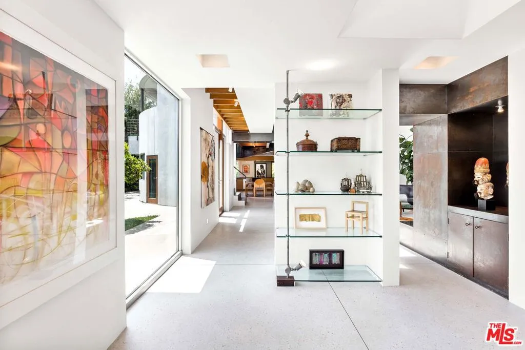 167 S Westgate Avenue, Los Angeles, California 90049 home-pic-3